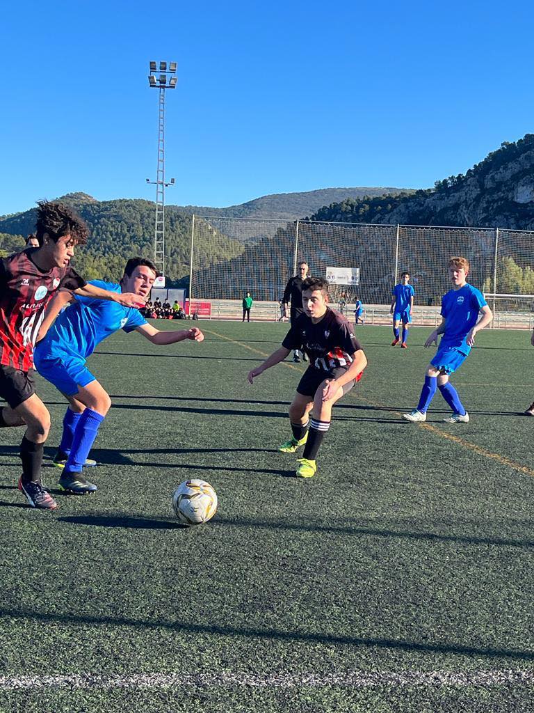 Cadete Local “B” 2 – 5 C.F. Pista “A”